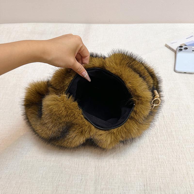 Women Faux Fur Shoulder Bag Soft Fluffy Plush Hobo Handbag with Chain Strap,Autumn Winter Fashion Ruched Underarm Bag Casual Daily Shopping Crossbody