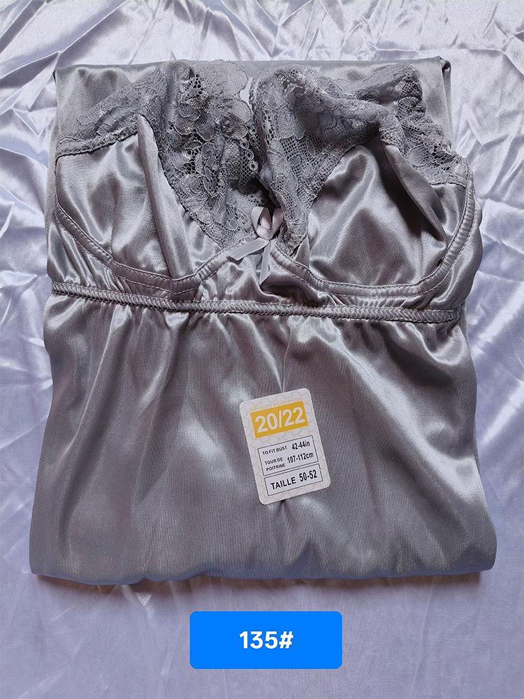 Elegantes tief ausgeschnittenes rückenfreies Spitzen-Nachthemd - Luxuriöse & bequeme Hauskleidung