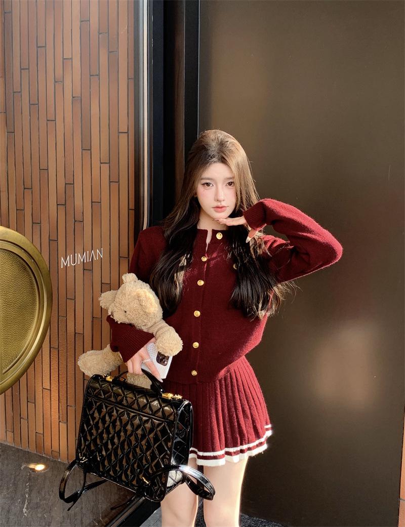 

Korean Preppy Knit Cardigan & Pleated Mini Skirt Set, Autumn/Winter 2025 One Size [80-120] червоний