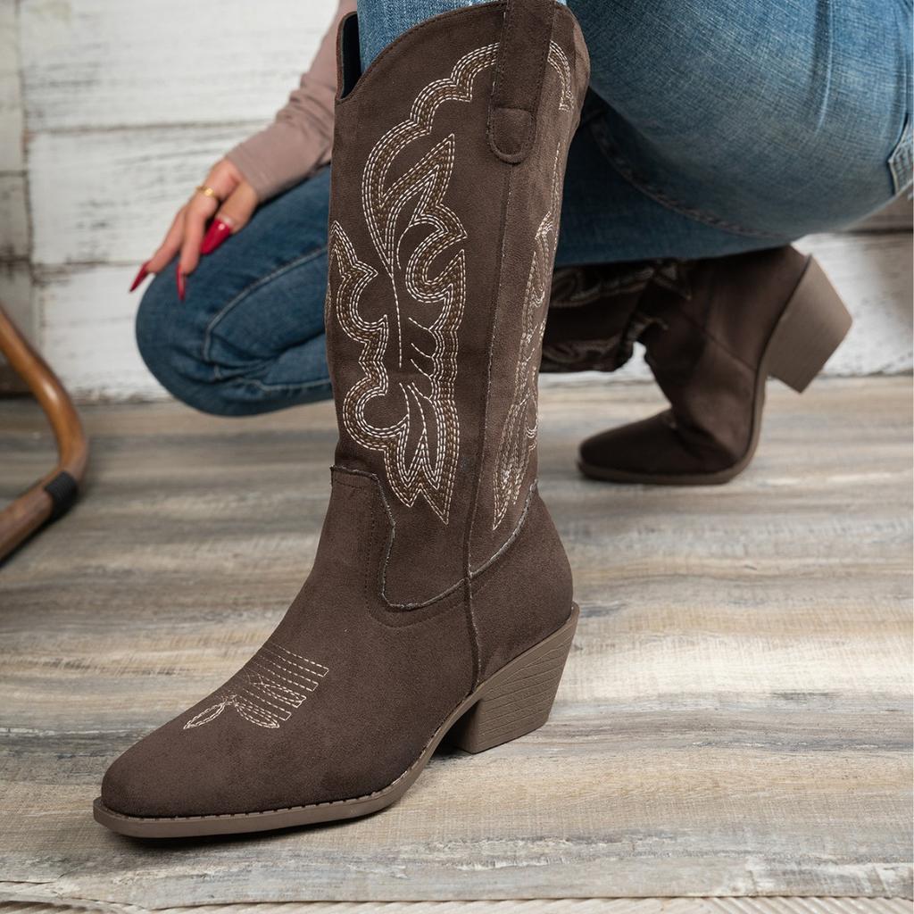 2025 European and American Fashion Autumn and Winter New Spot Medium Heel Women's Leather Boots Foreign Trade Round Head Large Size Embroidered Weste