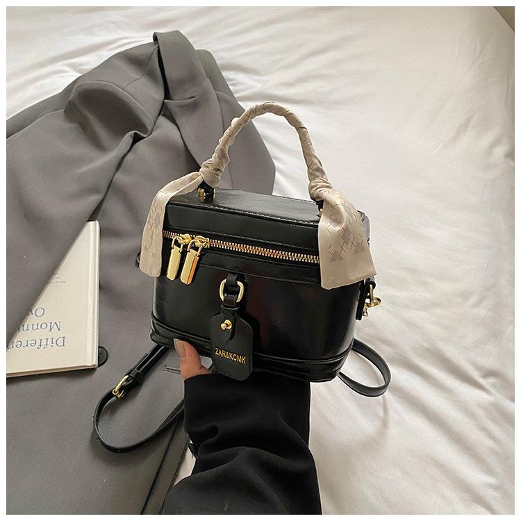 Korean silk scarf portable small bag women's 2025 new foreign style niche design box bag versatile shoulder messenger bag