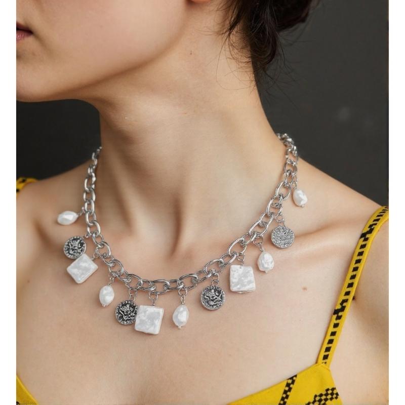 Modische Halskette Geometrische Anhänger Halskette Stilvolle Unregelmäßige Halskette Legierung Textur Geeignet für Modeliebhaber