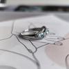 Серебряное кольцо с натуральным топазом 1.601ct, фианитами, вес изделия 2,68 гр (2207023)