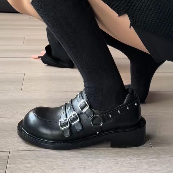 Retro rivets Shoes Women 2025 Quality Women's Pumps Hot Sale Loafers Buckle Platform Shoes Trend Versatile Pumps Zapatos