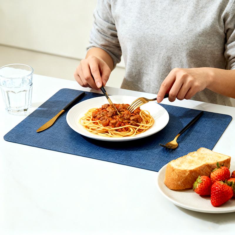 Tappetino da Tavola Bicolore Stile Nordico in Ecopelle – Isolamento Termico e Impermeabile, Quadrato, Disponibile