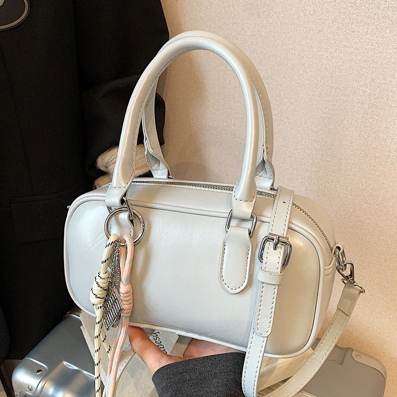 Retro commuting simple Korean version casual solid color portable bowling bag fashion high sense versatile commuting messenger bag