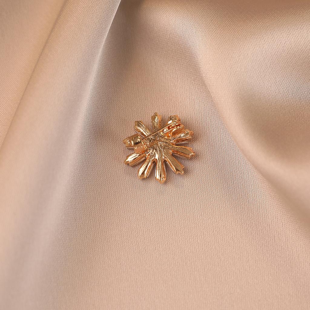 Fashionable Sunflower Brooch Luxurious and Elegant Versatile Anti-glare High-end Commuting Suit Accessory