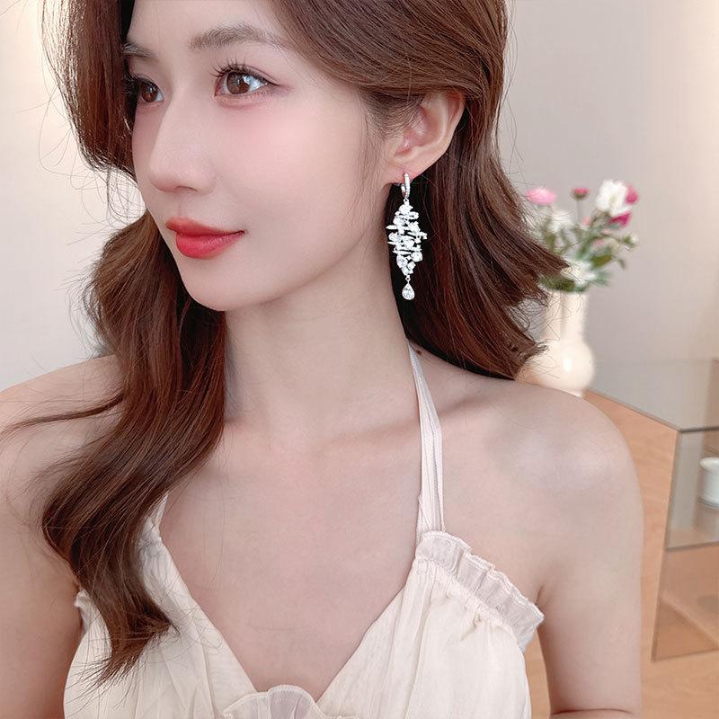 SUYU Women's Light Luxury Design Long Fashionable Tassel Water Droplet Earrings Elegant And Versatile Niche Design Earrings