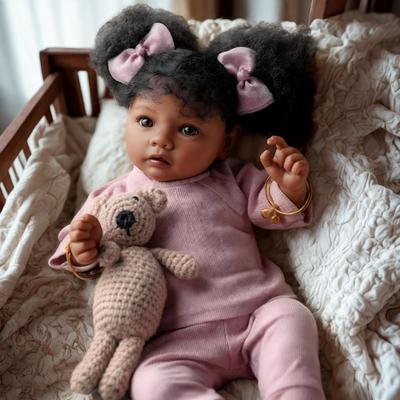 Poupées de Simulation de Renaissance Réalistes 22'' 55 cm Missy Corps Doux en Tissu Rembourré en Coton Poupée Nouveau-né Joli Cheveux Bouclés Poupées Reborn pour Enfants Cadeaux d'Anniversaire