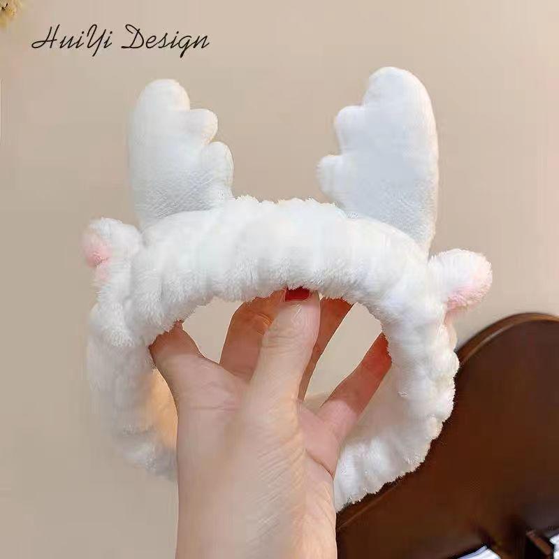 Non-Slip Cartoon Cat Ear Headband for Girls - Perfect for Face Washing and Mask Application
