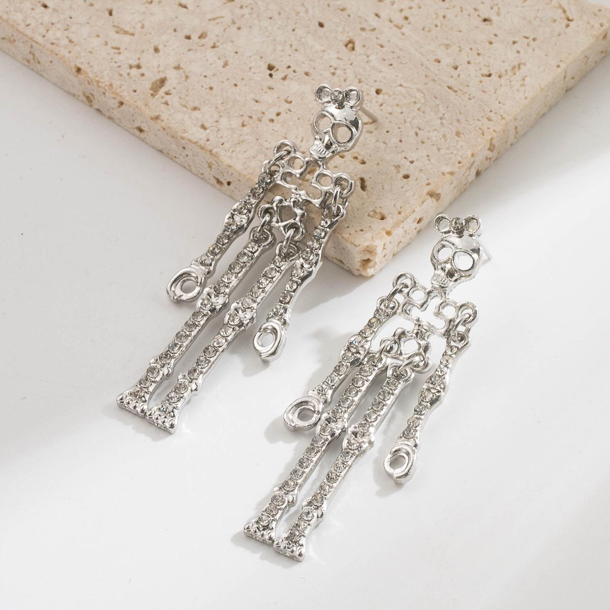 

Уникальные Универсальные Нишевые Дизайнерские Серьги в виде Черепа Скелета из Сплава, Инкрустированные Стразами для Женщин, Длинные Экзальтированные Серьги серебряный