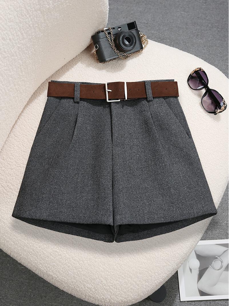 

Gray Wool High-Waisted A-Line Wide-Leg Bootcut Shorts with Belt 9785 - Trendy Women s Fashion L сірий колір