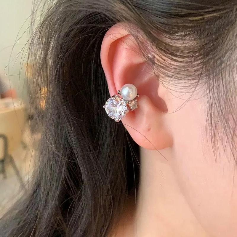 Super Sparkly Zirconia Pearl Ear Cuff – No Piercing Needed, High-End Girly Ear Accessory