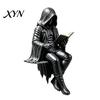 Elegant Bookshelf Ornament Sitting Skeleton Bookend Ornament, Matte Black Dark Hooded Figure Mysterious Atmosphere Decor for Desktop Study Room,