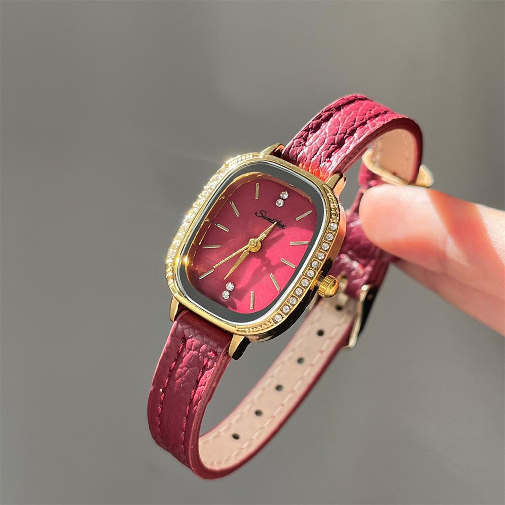 Exquisite Fritillary Light Luxury High-End Fashion Women'S Watch Retro Simple Belt High Value Watch