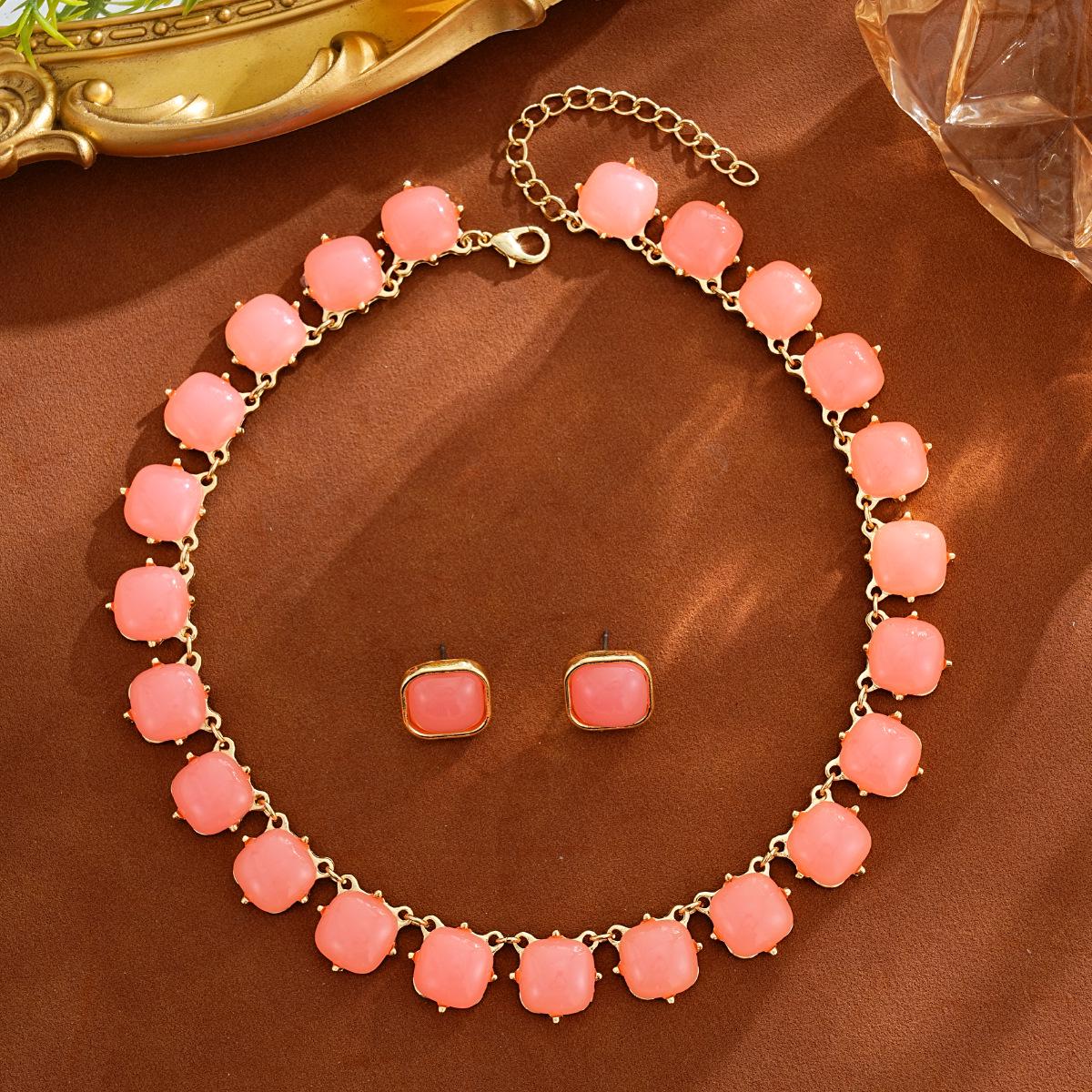 

Elegant Vintage Octagonal Rhinestone Pendant Necklace рожевий