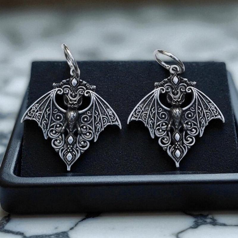 Jun'an Unisex Retro Gothic Bat Pendant Earrings