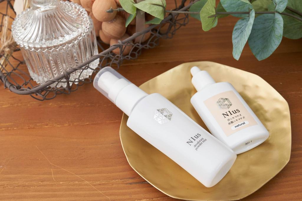 N1us Sweat-Resistant, Sebum-Resistant (Sebum-Resistant, Shine-Resistant, UV-Resistant Makeup Base) 30ml Natural & N1us Deodorant Powder Mist 50ml