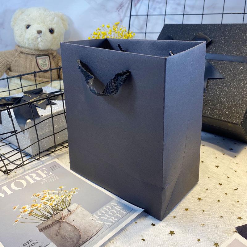 

Подарочная коробка для помады или шарфа – Элегантный дизайн с чистыми черными блестками для дней рождения Size 2: 15*15*7 cm