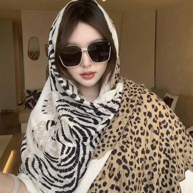 Coffee Atmosphere Leopard Shawl Women's Old Money Style Light Luxury Fashion Temperament Scarf High-end Leopard Print Silk Scarf