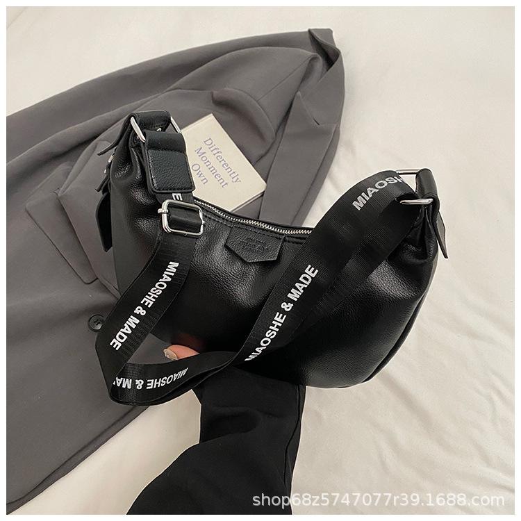 Korean version of fashion casual shoulder bag niche sports style dumpling bag women's shoulder bag retro simple crossbody bag