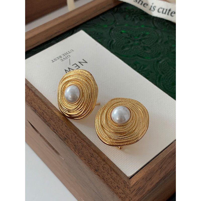 French-Style Pearl Earrings 2026 New Popular Vintage Earrings Round Design High-End Elegant European and American Style Earrings
