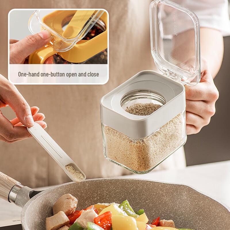 Chui Xiao Zhang Glass Seasoning Jar with Spoon