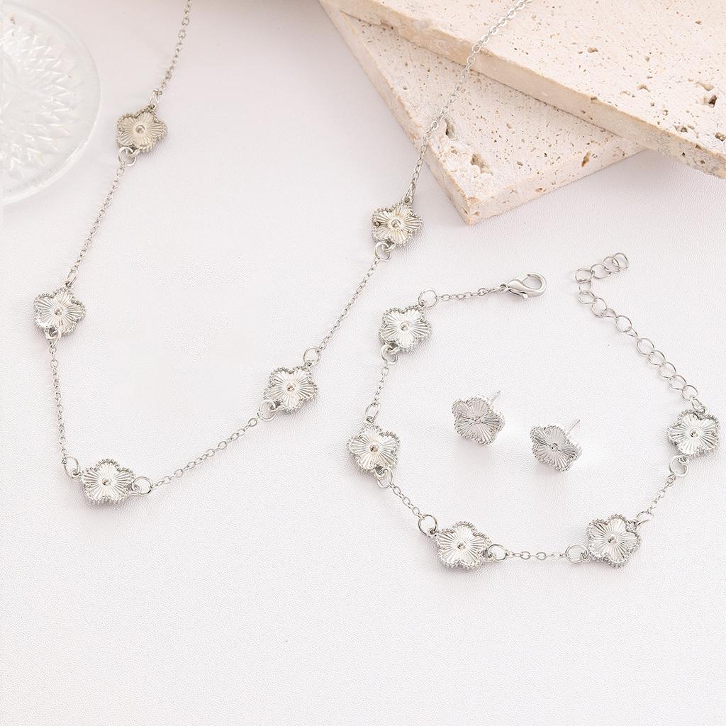 Pulseiras e Colares Flor de Cinco Folhas Luxuosos da Moda para Mulheres Conjunto de Pulseira e Brincos de Cor Dourada Corrente de Flor Conjunto de Joias para Festa de Casamento