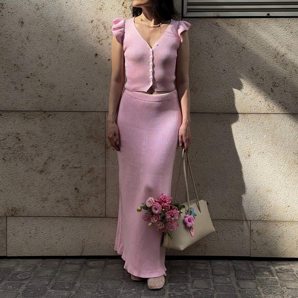 

Вязаный костюм-юбка 2026 лето новый стиль элегантный топ с V-образным вырезом и небольшими расклешенными рукавами комплект с длинной юбкой S розовый