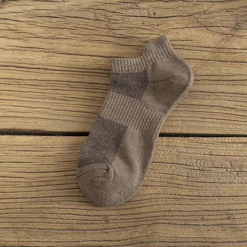1 Pair of Spring and Autumn Solid Color Breathable Socks Fashionable High-quality Knitted Cotton Men's Socks Casual Boat Socks