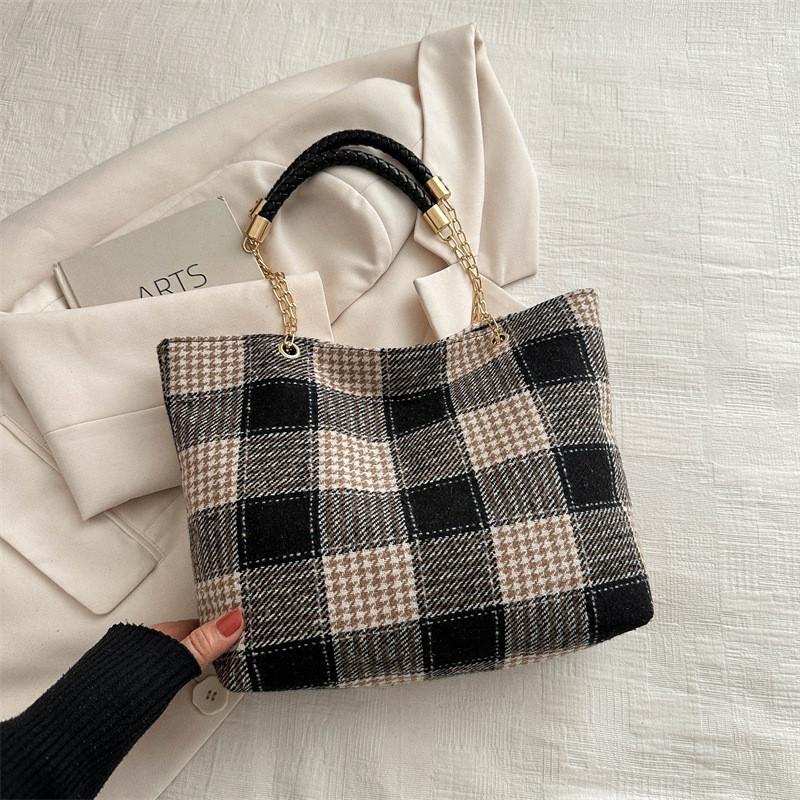 Fashionable Plaid Tote Bag For School And Daily Use With Soft Canvas Material
