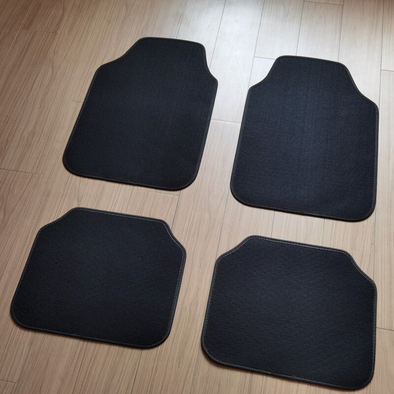 Universal Car Water Absorption Large Surrounding Flame Retardant Non-Slip Foot Mat Non-Woven Black Edge (Universal Four-Piece Pack)