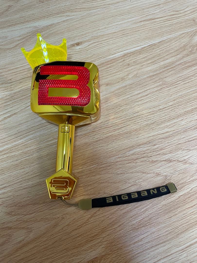 

[USED] Moving Sale! BIGBANG Gold Light Stick, Excellent Condition