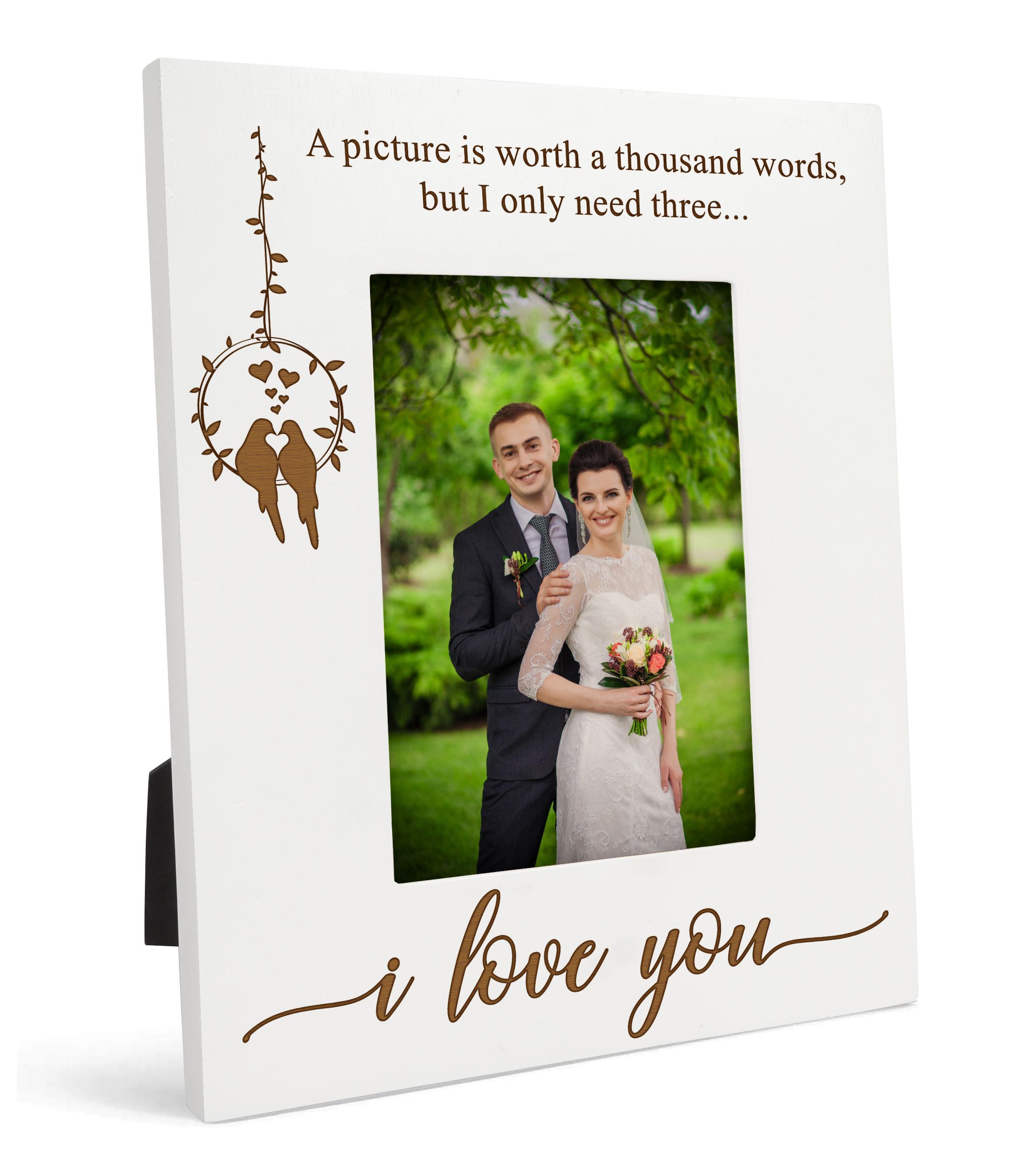 

Darling Souvenir MADE WITH LOVE Дерев яна настільна фоторамка з гравіюванням Я люблю тебе Цитати Біла фоторамка Подарунок на День братів 4x6 Inches Vertical білий