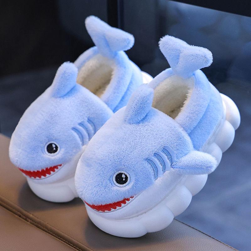 Kinder Cartoon Hai Baumwoll Hausschuhe - Jungen Winter 2024, Dicke Sohle, Indoor, Geschlossene Ferse, Flauschig.
