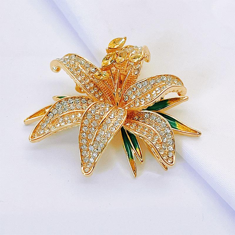 Exquisite Diamond Lily Brooch: High-End Lapel Pin for Women, Perfect as a Corsage or Jewelry Accessory