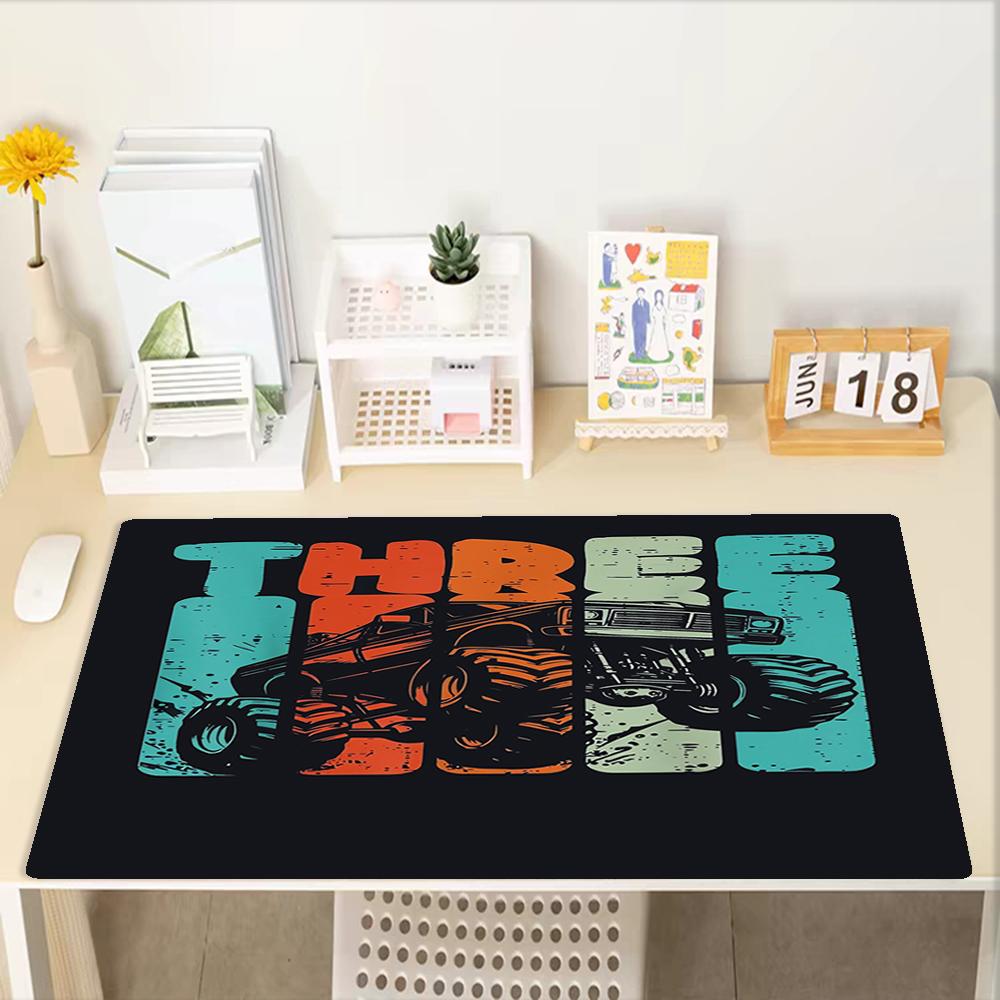 Tappetino Mouse Tema Camion, Base in Gomma Antiscivolo, Multifunzionale per Ufficio e Casa, Perfetto per la Personalizzazione dello Spazio di Lavoro.