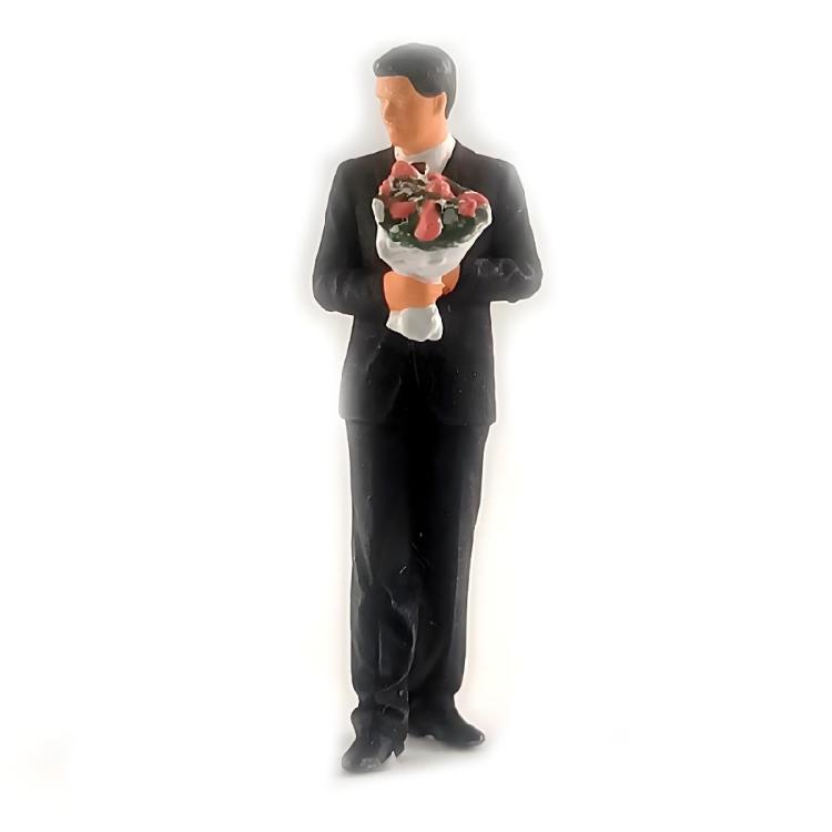 Lovely Tiny Couple Figurines 1:64 Proportion Realistic Resin Models Collectible Figurine for Wedding Cake Decorations