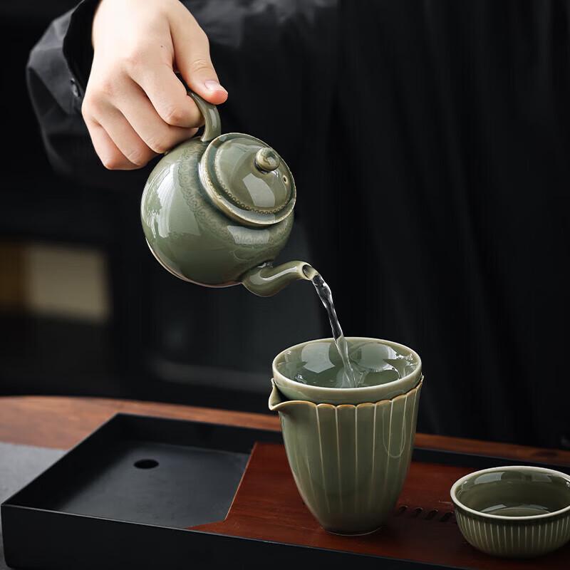 Hongyu YuYueQing.Mei 9-Piece Ceramic Tea Set