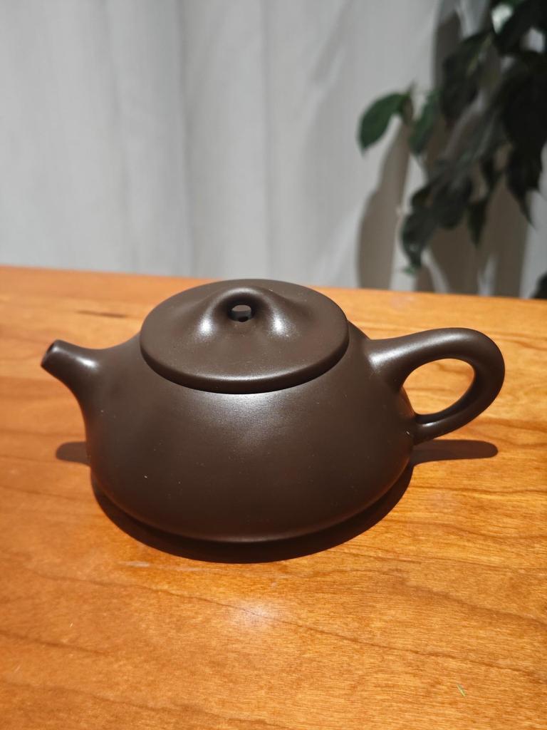 Handmade Purple Clay Jingzhou Shi Piao Zisha Teapot with Ball Hole Filter - Elegant Tea Brewing Pot for Home Collection or Gift