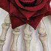 Skeleton Hand Hair Clip Gothic Barrette with Faux Roses Punk Style Hair Accessories for Halloween Themed Party Dress-up