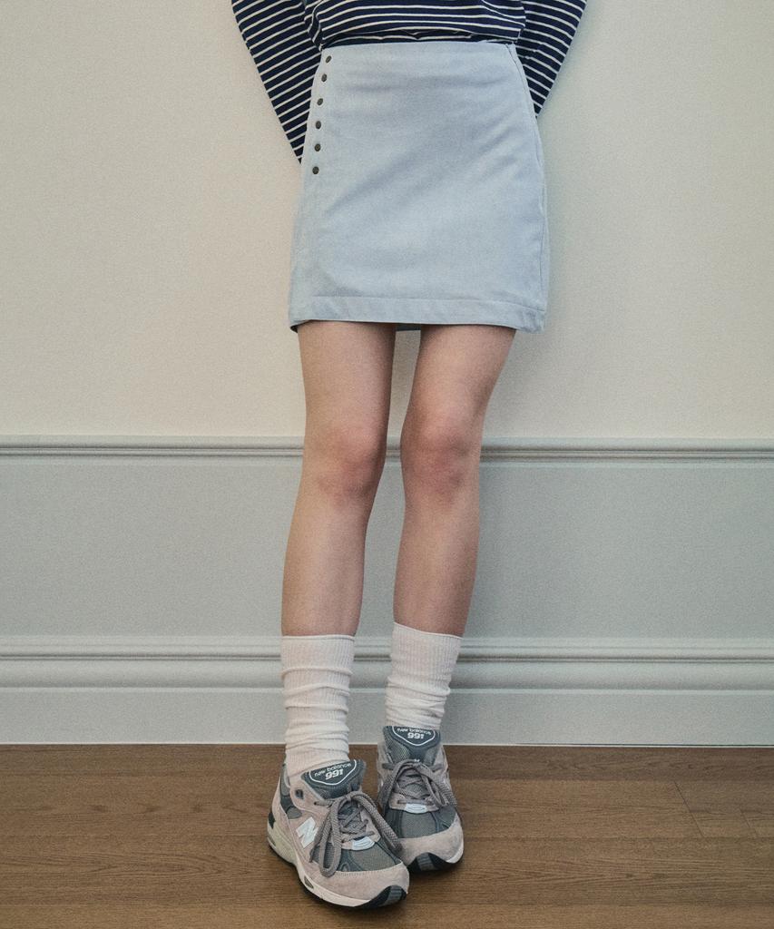 Aueonoseuteljia Suede Rivet Skirt_Ash Blue(Oc25-Sk03)