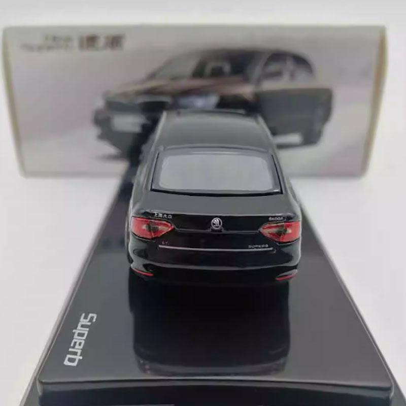 cycr3 Diecast Alloy 1/64 Skoda New Superb 30th Anniversary Edition Set Gift Box Dark Brown Car Model For Collection& Display & Gift