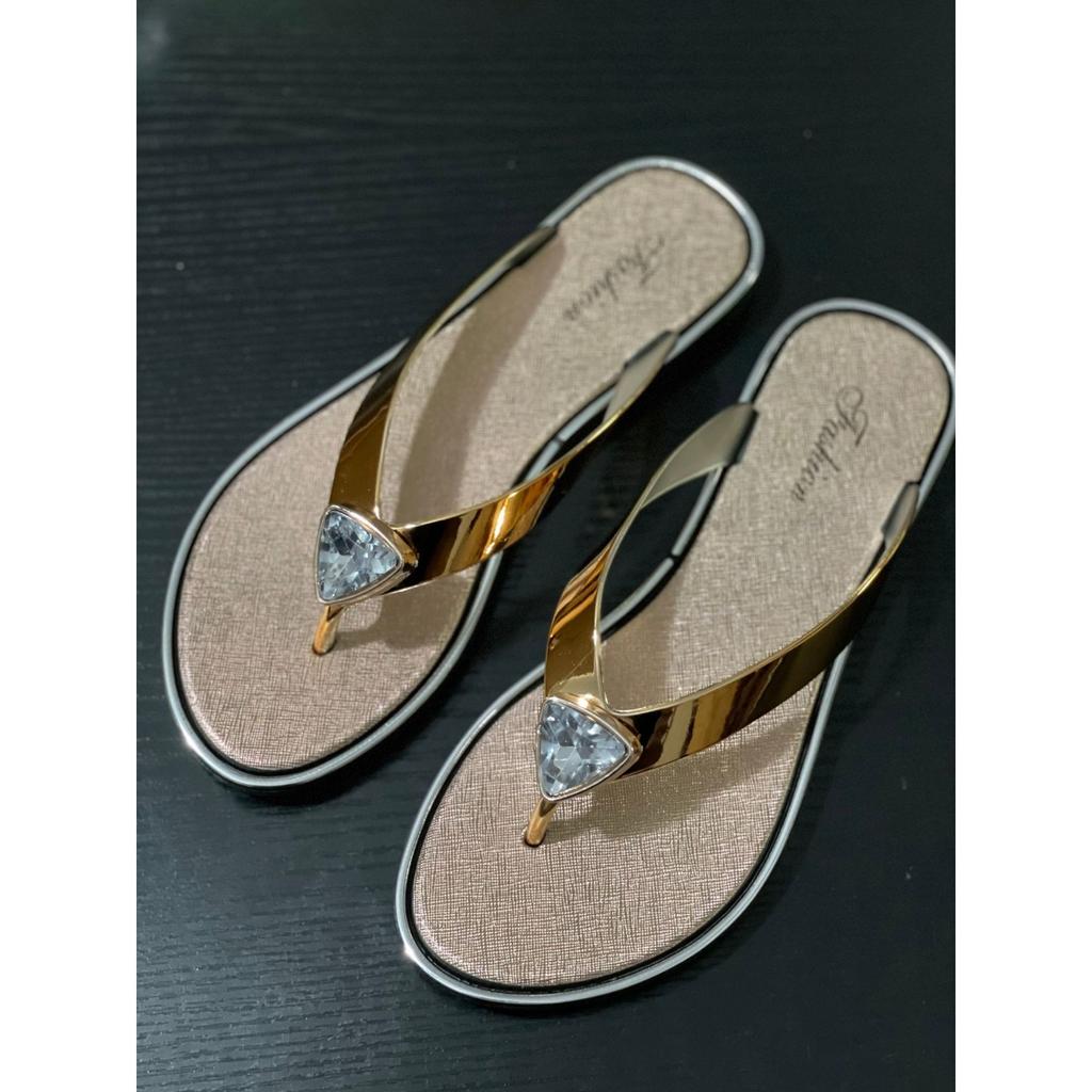 New Fashionable and Versatile Women's Flip Flops with A High-end Temperament, French Style Sandals, Beach Flat Slippers