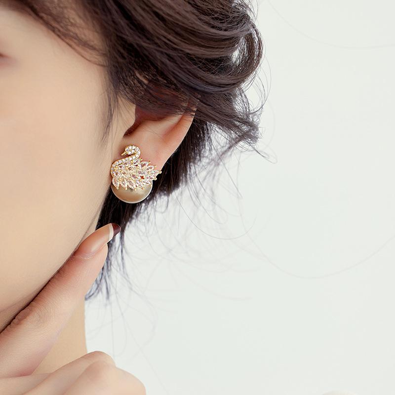 2024 swan pearl stud earrings light luxury high-end temperament earrings silver needle European and American fashion versatile earrings women