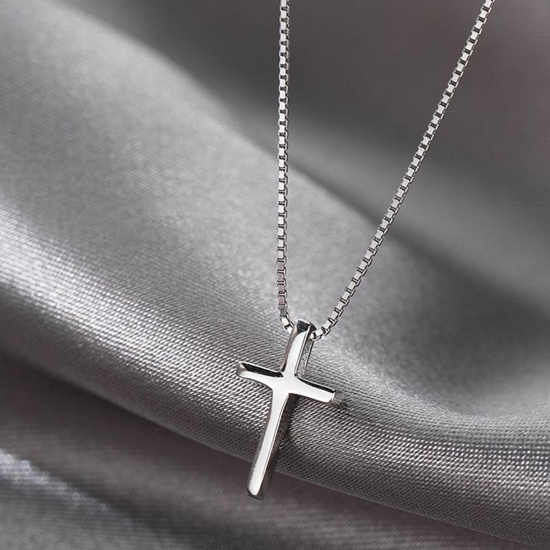 2025 Light Luxury Women's Cross Necklace: Clavicle Chain with High-End Commuting Style