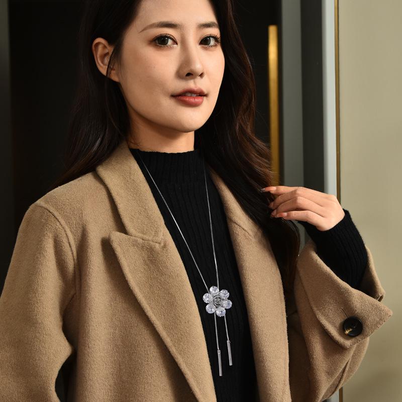 Versatile Crystal Flower Sweater Necklace - Japanese & Korean Fashion Jewelry Pendant