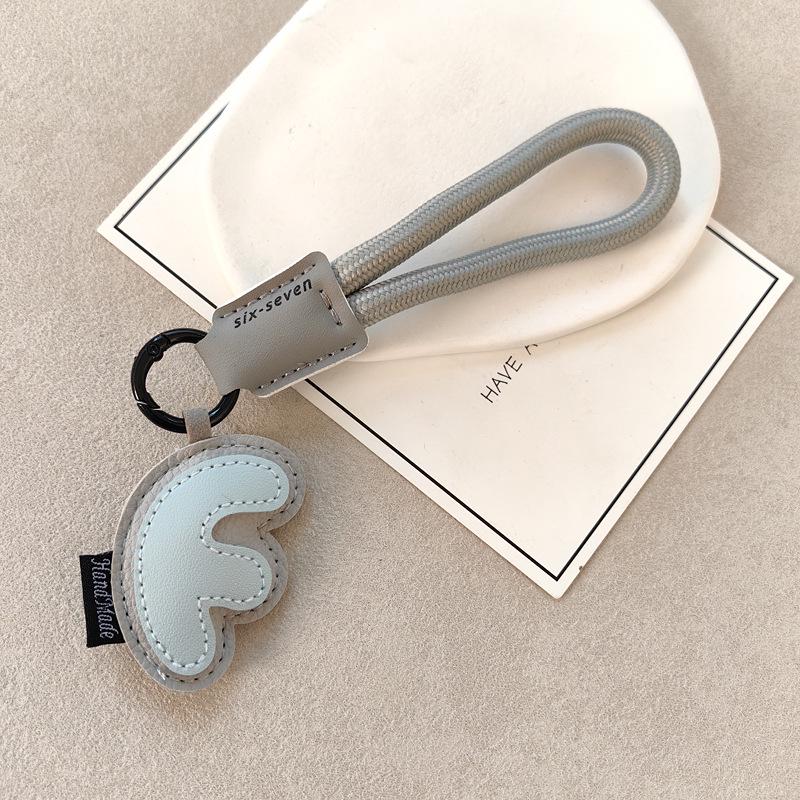 Exquisite Leather Keychain: 26 English Letters - Simple Couple Style Bag Charm, Ideal Small Gift