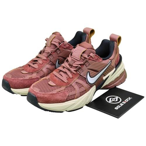 

Nike V2K Run Dark Pony Women s Sneakers FN6703-201 EU 36.5 красный