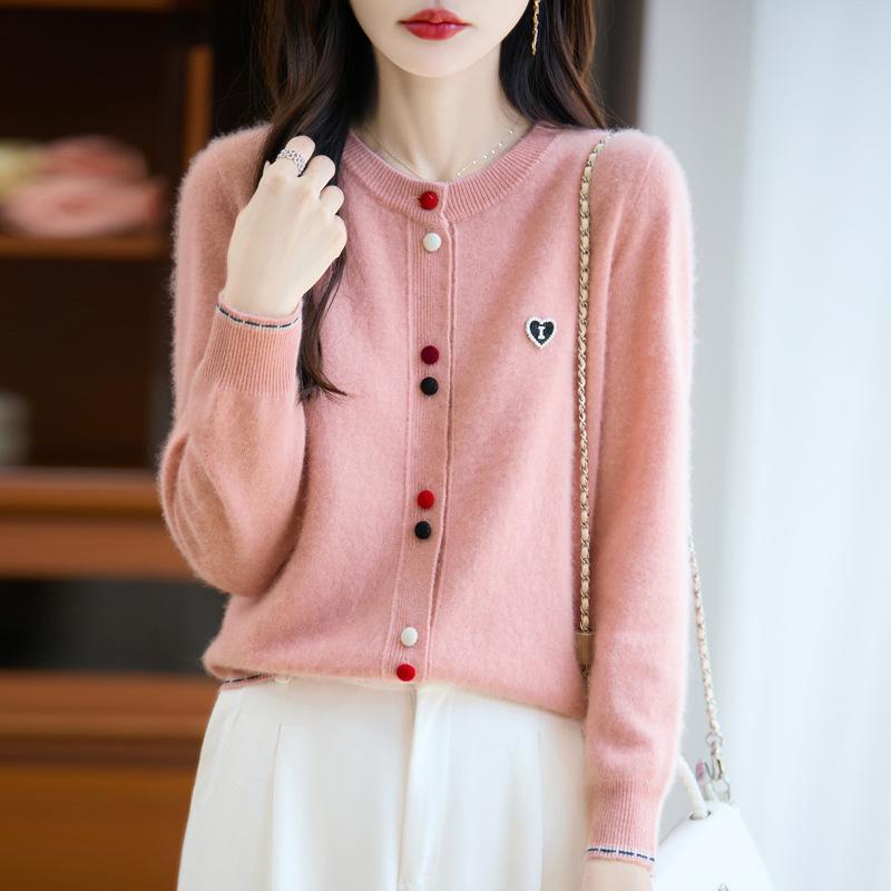 

2025 Autumn/Winter Women s Knitted Wool Cardigan: Loose Long Sleeve Sweater, High-End Ladies Outerwear. X-Large
